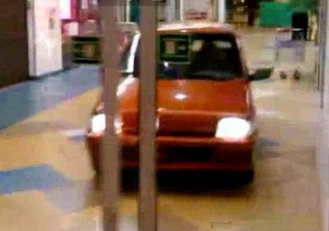S-au plimbat cu maşina prin mall (VIDEO)